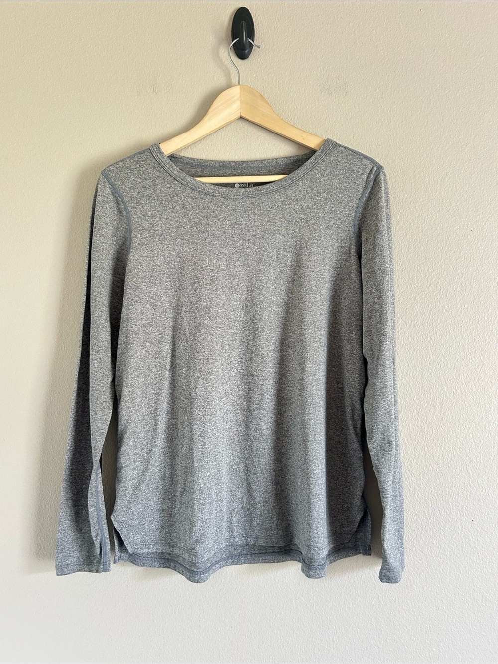 Zella Heather Gray Women's Long-Sleeve Crewneck Tee